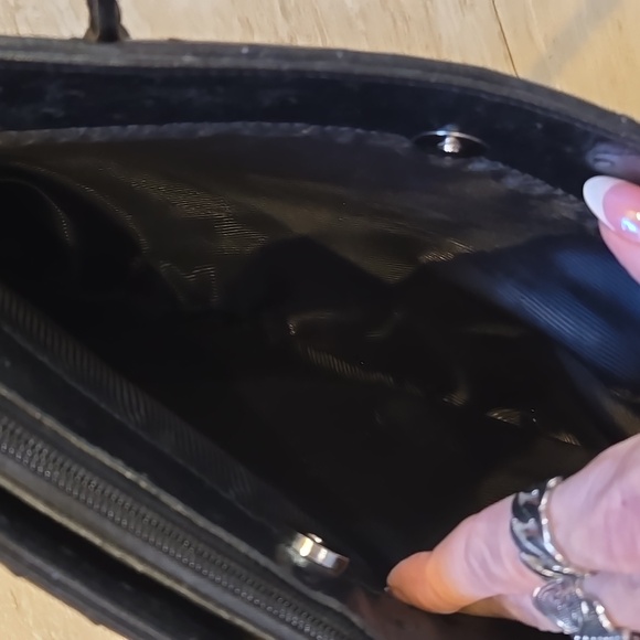 Designer Inspired Stylish Black Textured Shoulder Bag - Picture 11 of 15